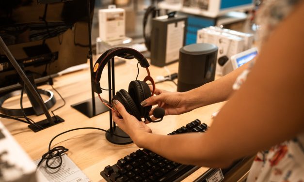 How Walmart’s Electronic Shelf-Label Patent Reignites Pricing and Privacy Questions